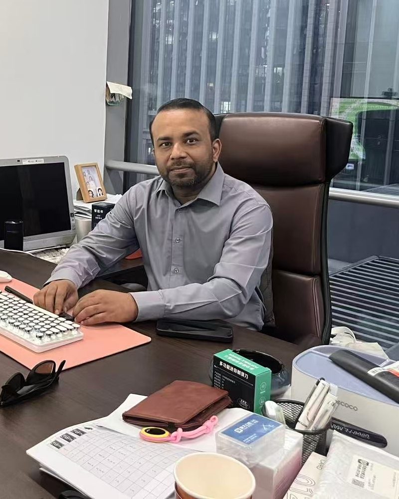 Arslan Azhar Sheikh at his desk in the Yiwu Younique office